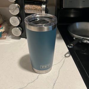 Yeti 20oz Tumbler with lid